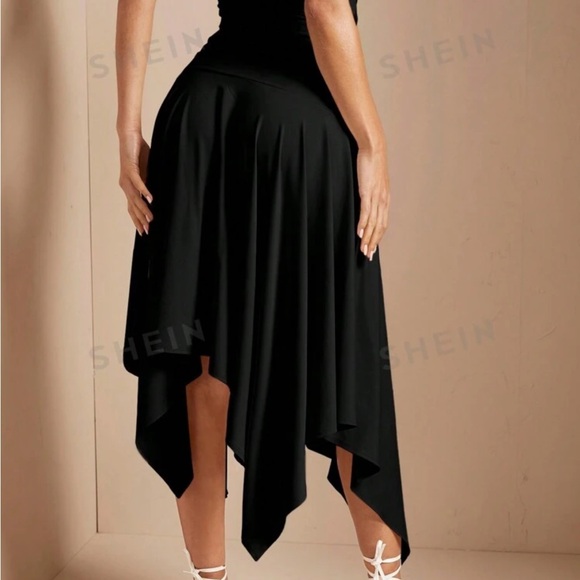 Corset and asymmetrical skirt two piece - Picture 2 of 3